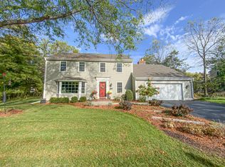 285 Fieldstone Rd, Delafield, WI 53018