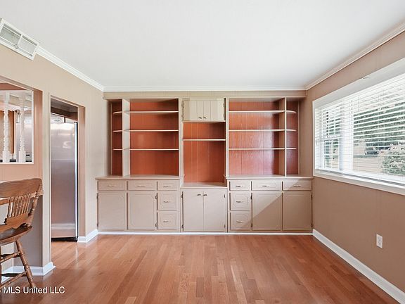 5th image of 208 Plainview Cir