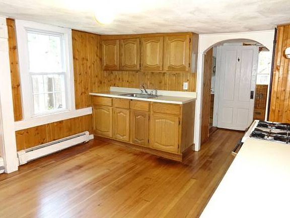2nd image of 37 Castle St Floor 1