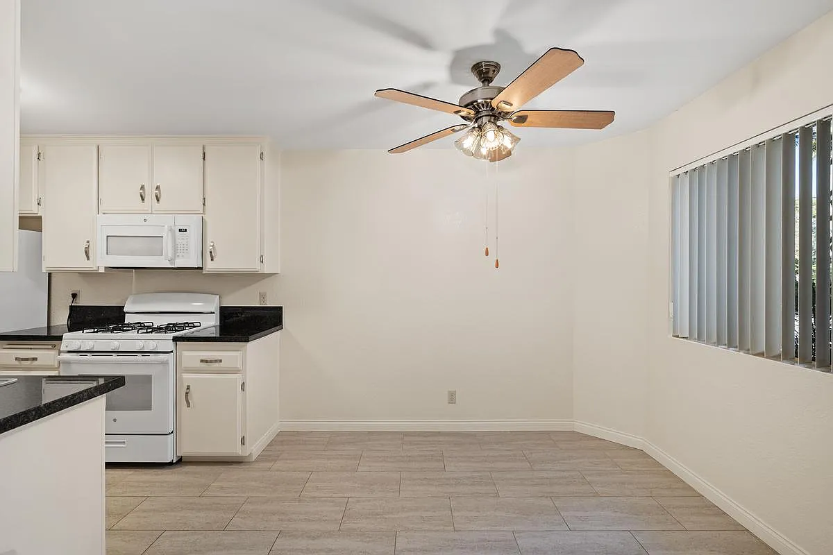 2 bed, 800 sqft, $2,795 — Photo 3