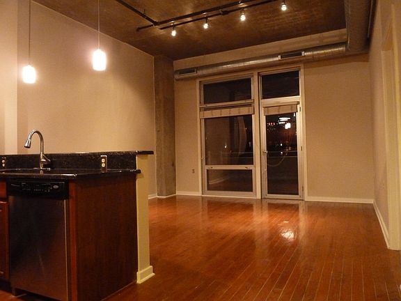 4th image of 113 N Bread St APT 3G6