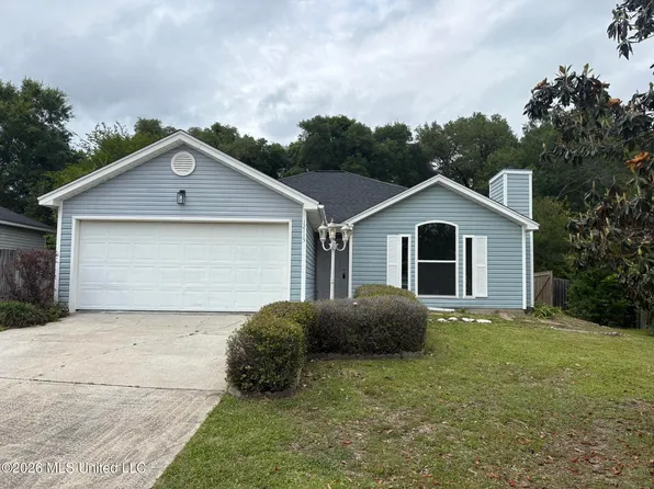 12115 Five Oaks Dr, Gulfport, MS 39503