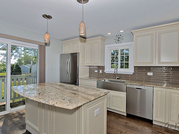 2nd image of 887 Essex Cir #887