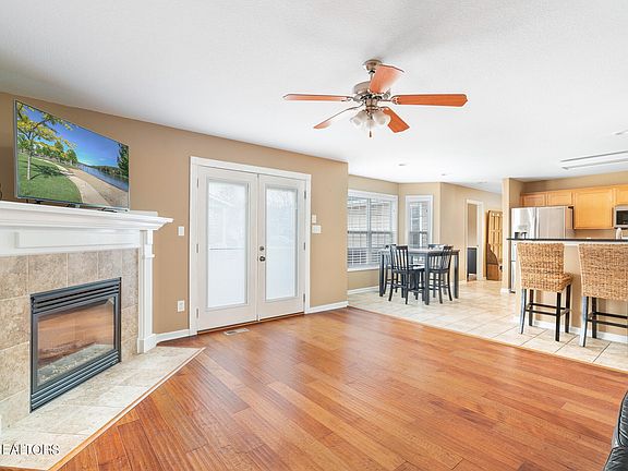 4th image of 3218 Gaslight Ln