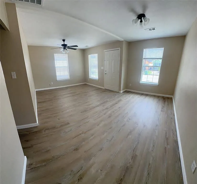 3 bed, 1.0 bath, $1,475 — Photo 4
