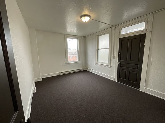 3rd image of 627 E Market St