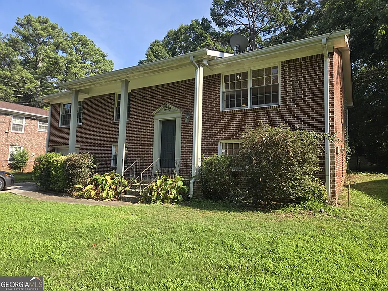 1387 Town Country Dr SE — Photo 1