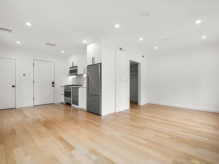 1618 Beacon St #3 — Photo 6