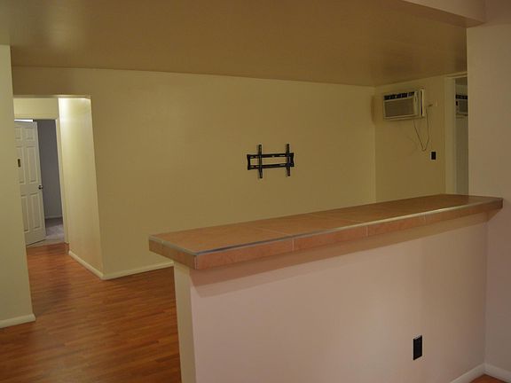 3rd image of 937 N Clarkson St APT 504