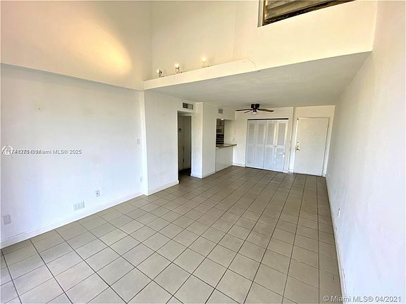 4th image of 110 Fontainebleau Blvd APT 404