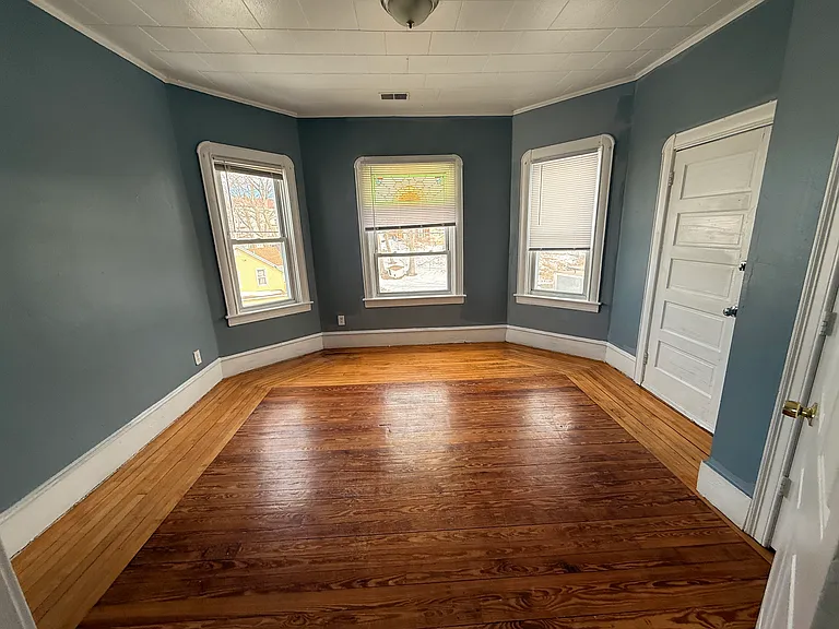 1823 Pleasant St #3F — Photo 3