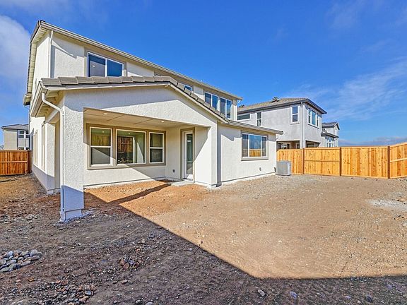 Mountaingate 34 Exterior