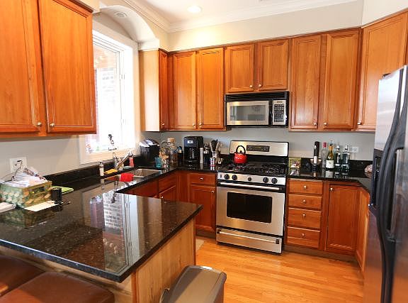 2nd image of 3711 N Southport Ave APT 2