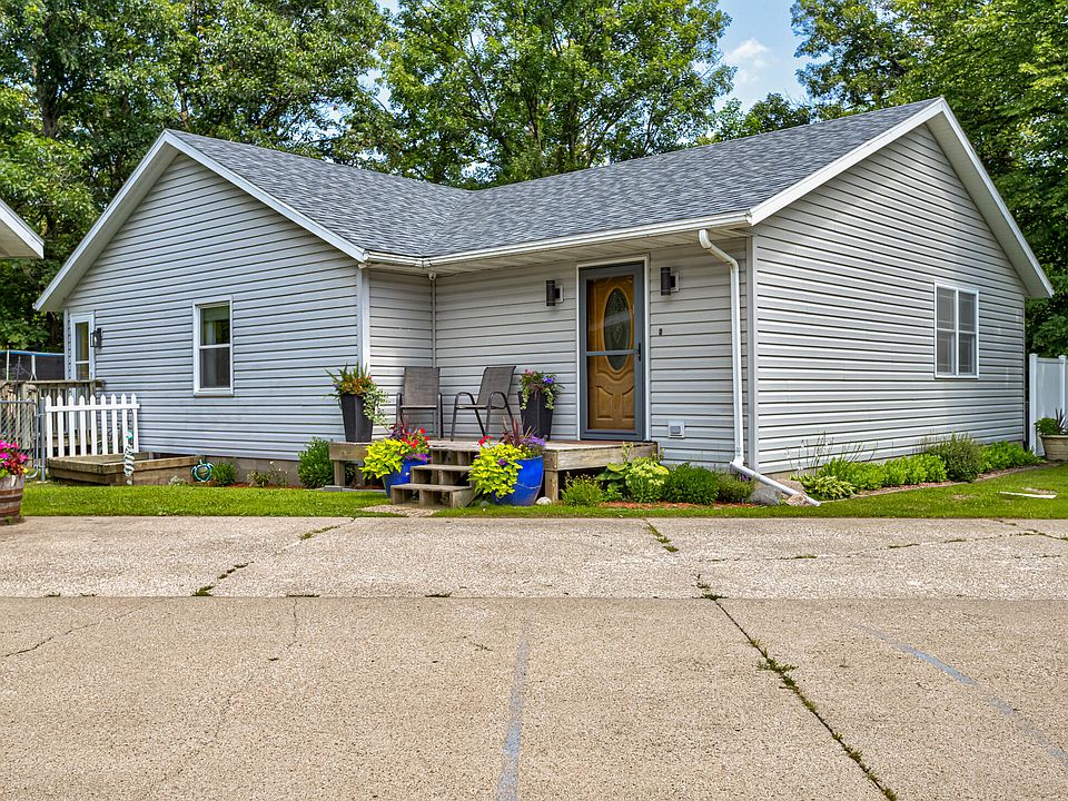 1st image of 301 Wood St