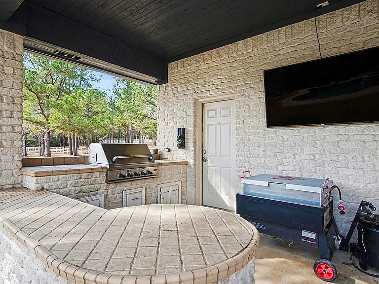 15569 Crown Oaks Dr — Photo 47