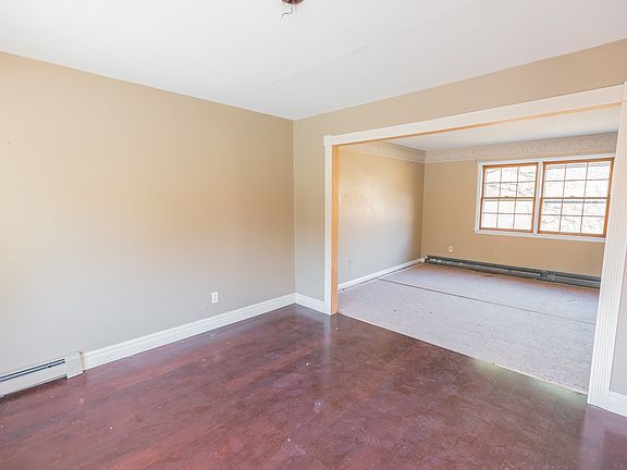 5th image of 4 Lauren Ln