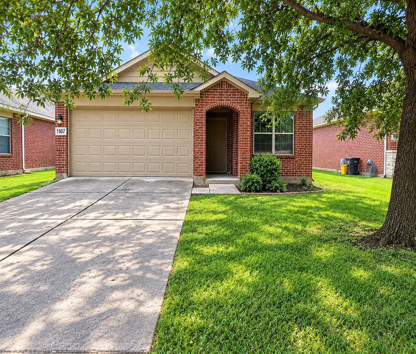 3 bed, 2.0 bath, 1715 sqft, $1,950 — Photo 1