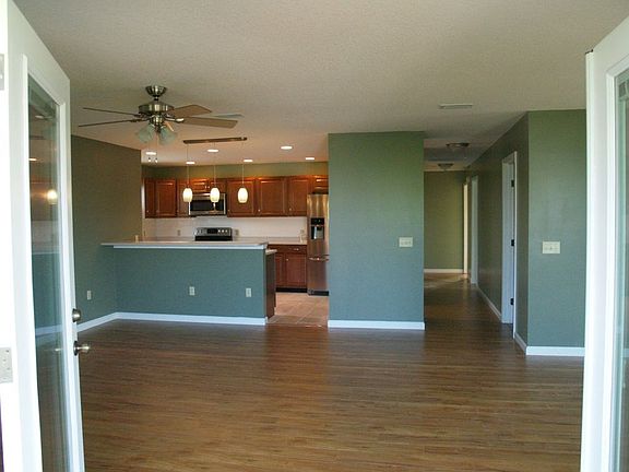 3rd image of 636 N Tarpon Ave