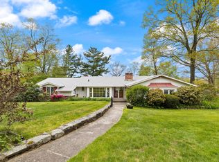 7 Acorn Dr E, Niantic, CT 06357