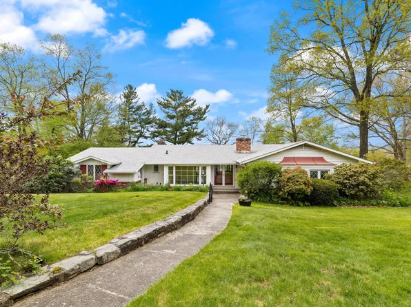 7 Acorn Drive, East Lyme, CT 06357