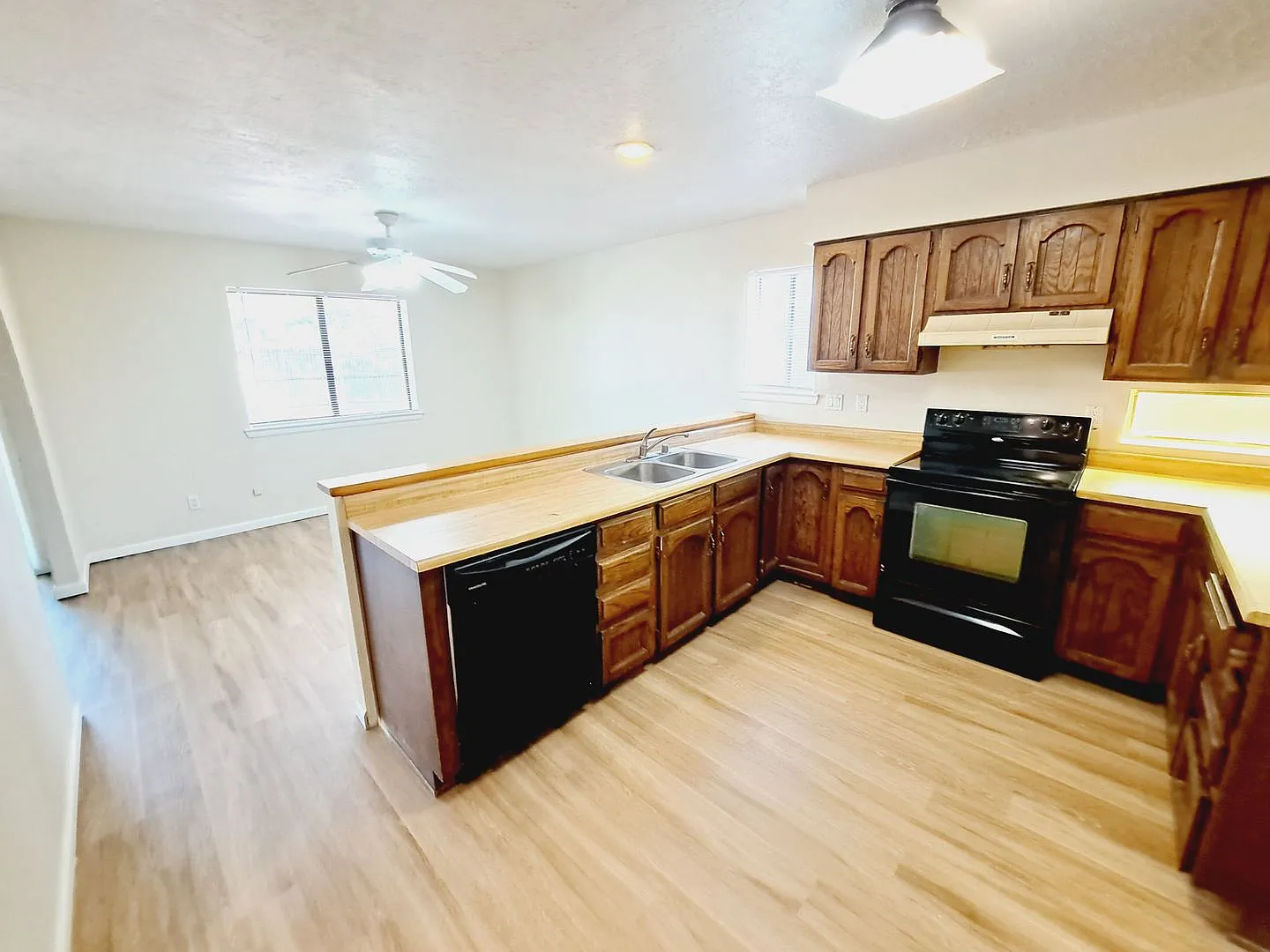 3 bed 2 bath home. Coming soon! — Photo 3