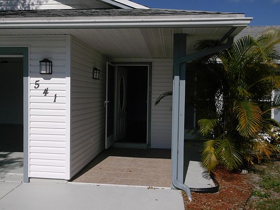 3rd image of 541 SW Violet Avenue