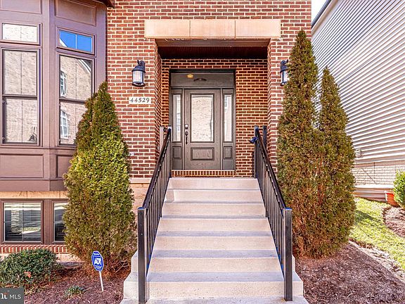 2nd image of 44529 Neponset St
