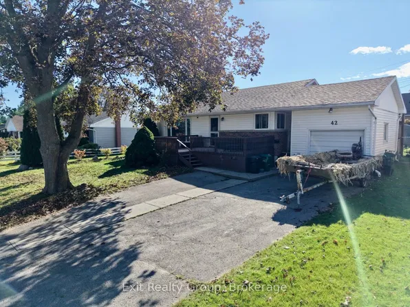 42 3rd Ave, Quinte West, ON K8V 5N2