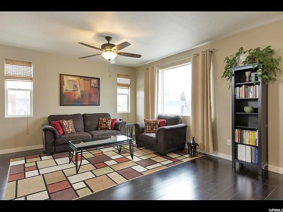 5th image of 323 E Terra Sol Dr