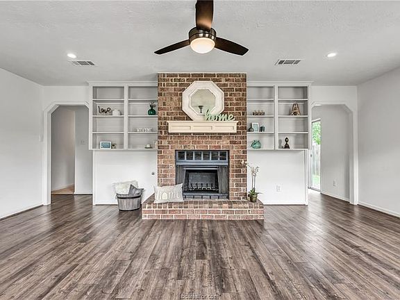 3rd image of 3400 Dallis Dr
