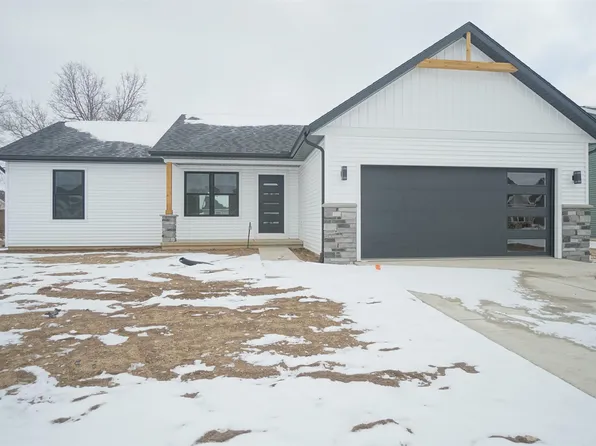 445 N Eastfield Cir, Milford, IN 46542