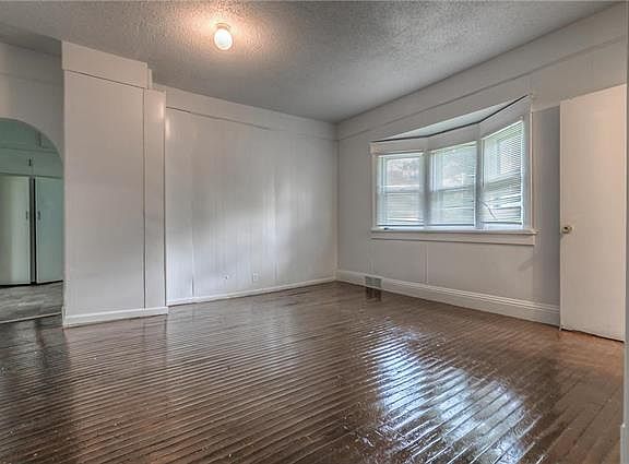 5th image of 2230 Stewart Ave