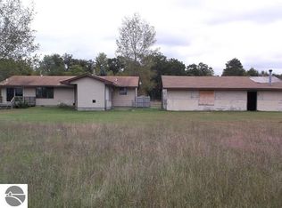 5570 Tower Hill Rd, Houghton Lake, MI 48629