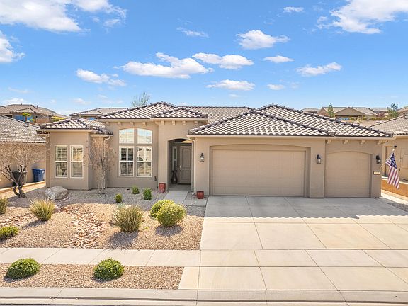 2nd image of 1525 W Garnet Ridge Dr