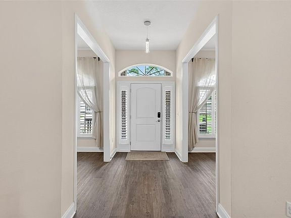 3rd image of 14 Farnell Ln