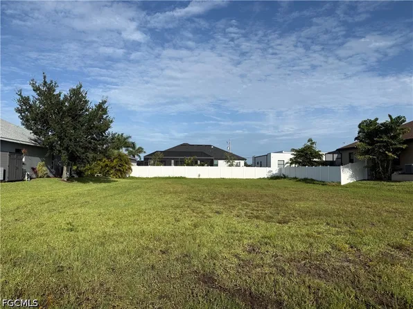 118 SW 37th Ave, Cape Coral, FL 33991