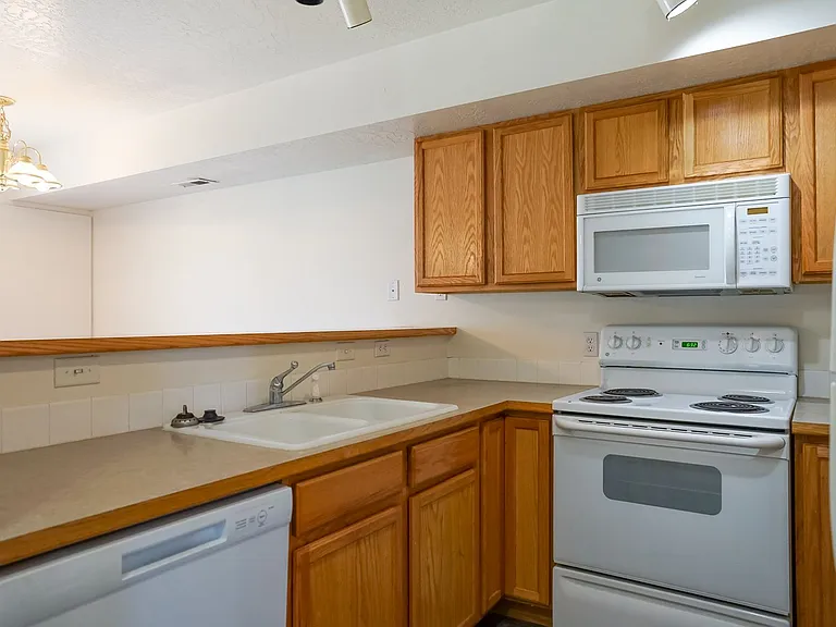 1505-1519 W Hyacinth Ln #D — Photo 6