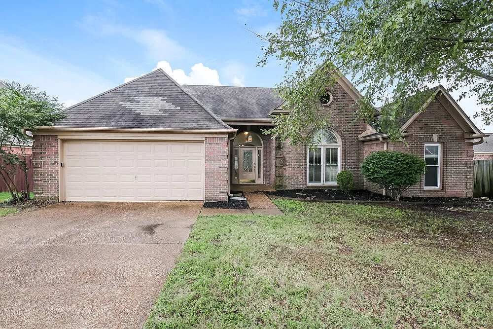 3 bed, 2.0 bath, 1972 sqft, $1,960 — Photo 1