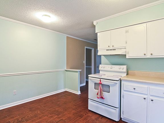 4th image of 220 Leona Dr