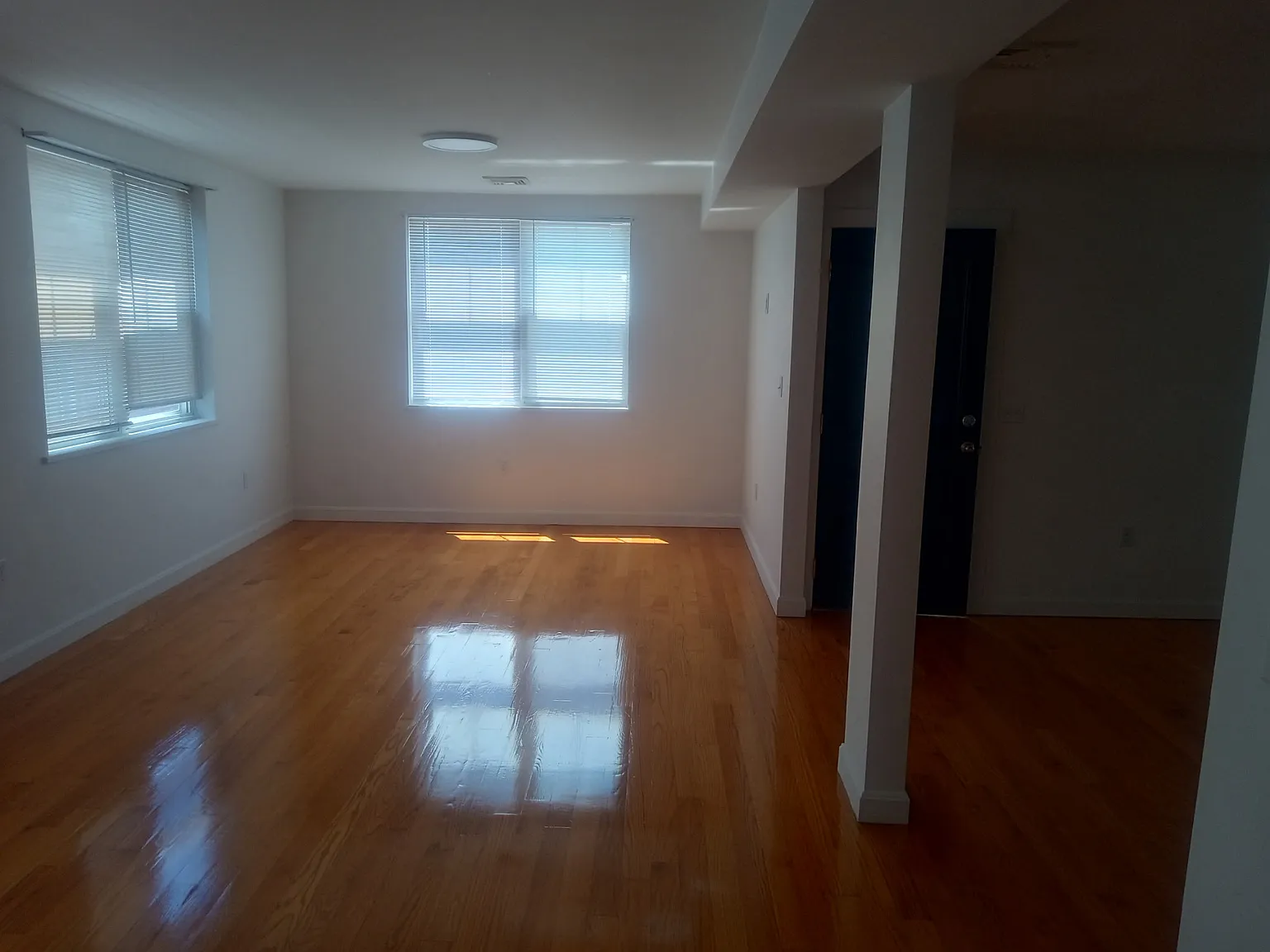 3 bed, 1300 sqft, $3,250 — Photo 2
