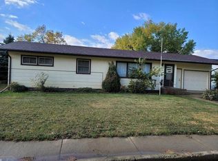 305 7th St N, Hettinger, ND 58639