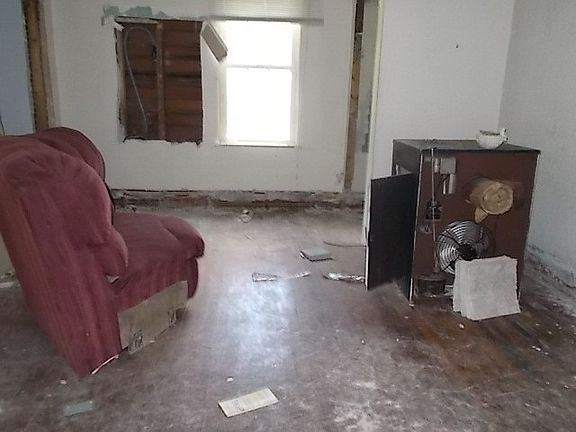 4th image of 2501 Dale Ave