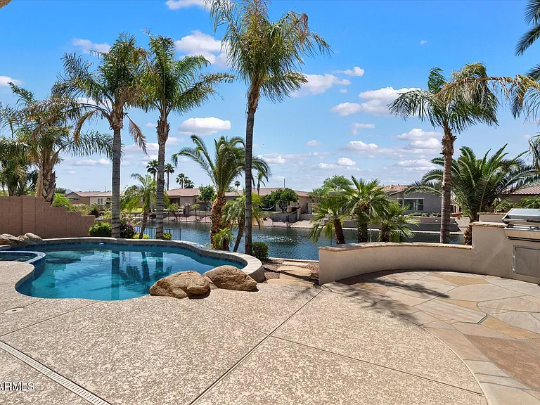 743 E Torrey Pines Pl — Photo 33