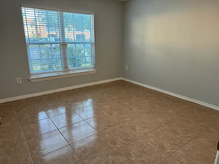 5463 Vineland Rd #5105 — Photo 12
