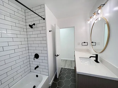1063 Justin Ave Photo 1