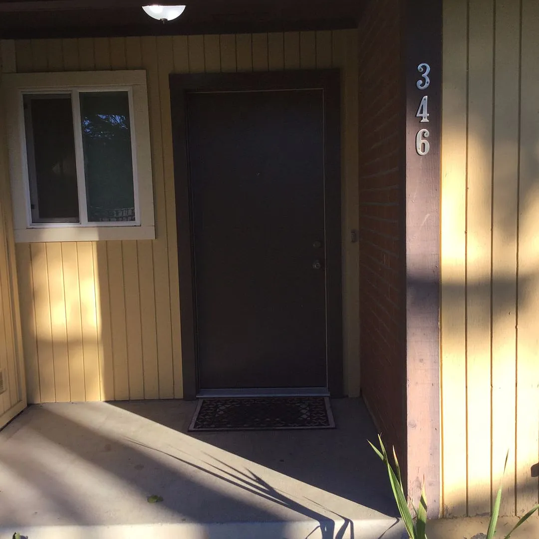 2 BD, 2.5 BA Townhouse with Pool and In-Unit W/D — Photo 2
