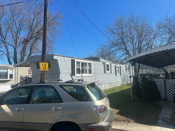 4 Bayshore Mobile Mnr, Hazlet, NJ 07730