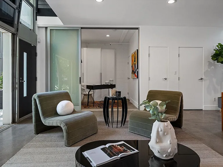 1037 N Laurel Ave #19C — Photo 13