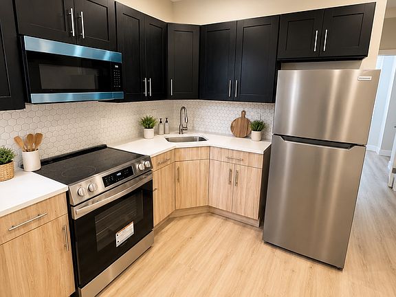 5th image of 1229 W Seltzer St #2