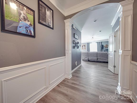 5th image of 202 Oakton Glen Ct
